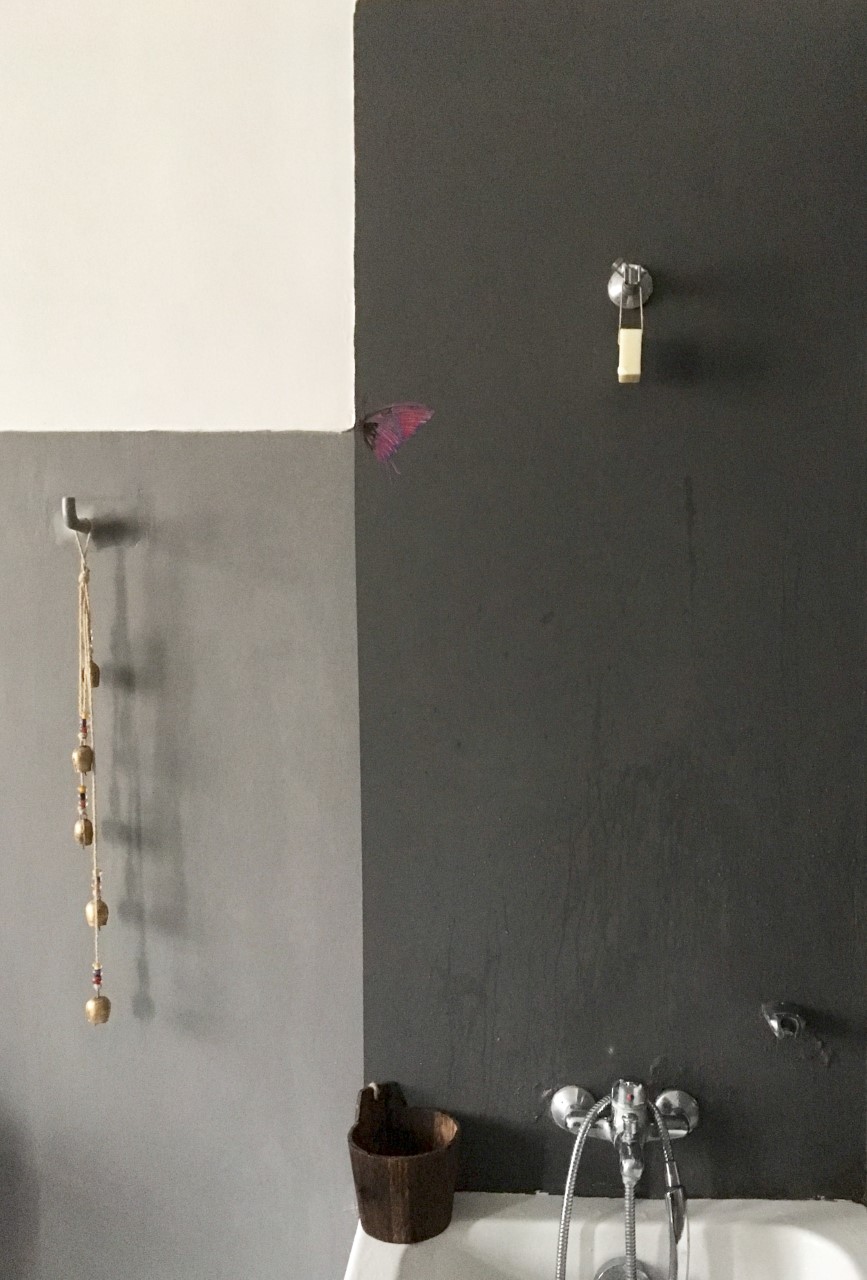 sitcker papillon dans la salle de bain